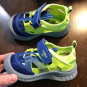 EUC Toddlers OshKosh B’gosh Bump-toe Sandals
